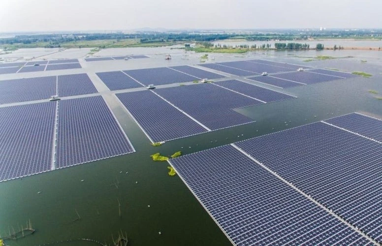 China's largest floating solar panel farm